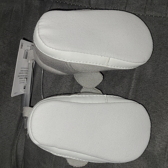 Child of Mine Made By Carters Baby White Spot Gray Dog Soft Slip On Shoes 0-3M - Picture 2 of 7